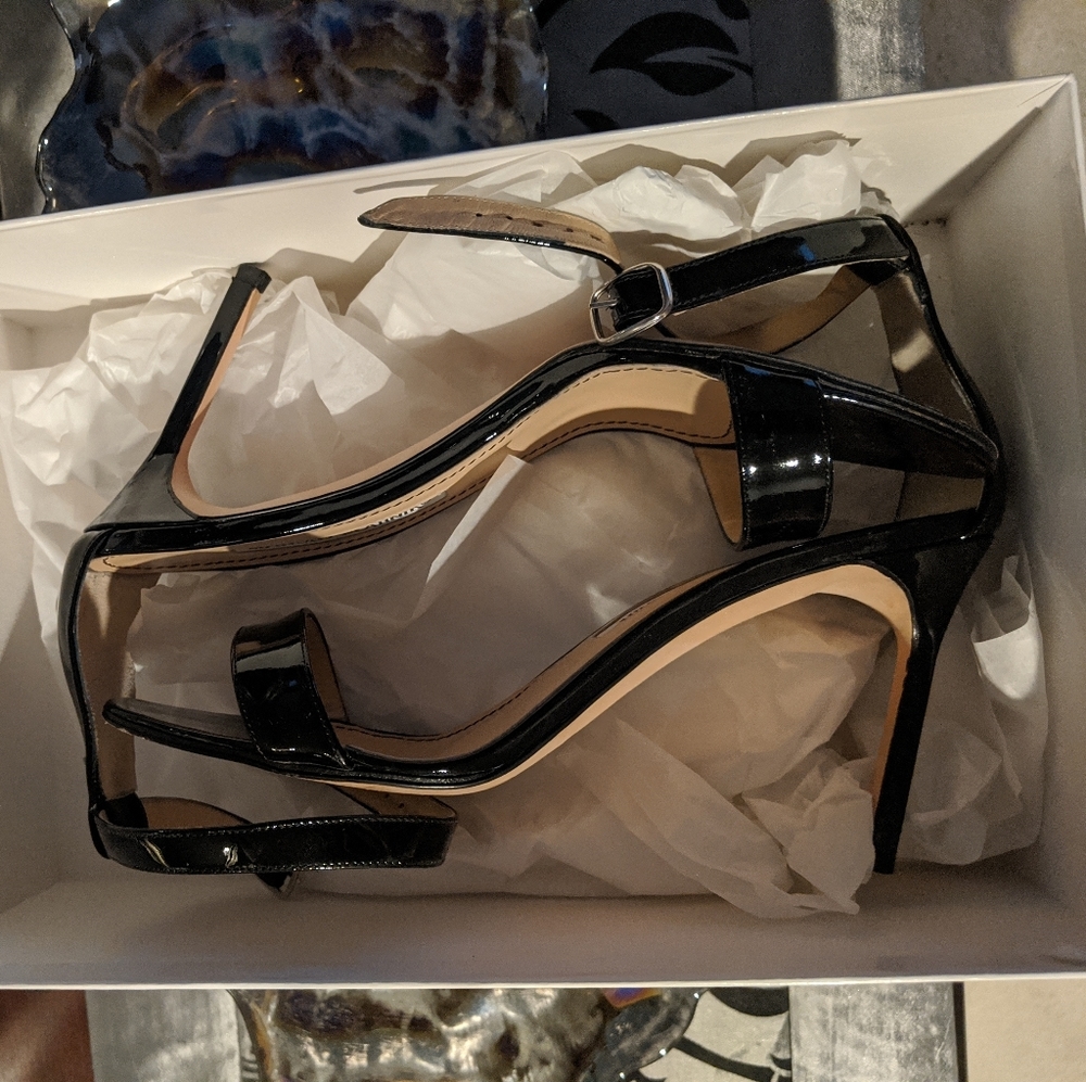 Manolo Blahnik chaos leather heels